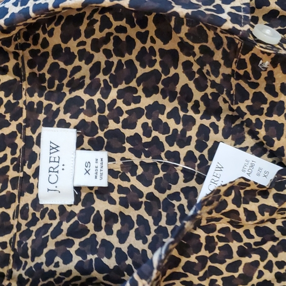 NWT Women's Leopard Button Down - Picture 2 of 5